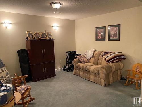 5014 52 Avenue, Calmar, AB - Indoor