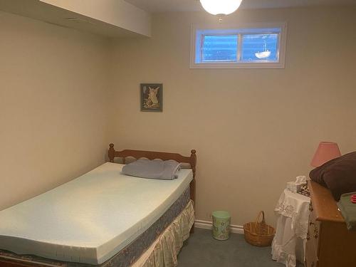 5014 52 Avenue, Calmar, AB - Indoor Photo Showing Bedroom