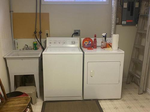 5014 52 Avenue, Calmar, AB - Indoor Photo Showing Laundry Room