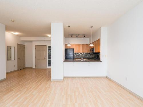 2-106 4245 139 Avenue, Edmonton, AB - Indoor Photo Showing Kitchen