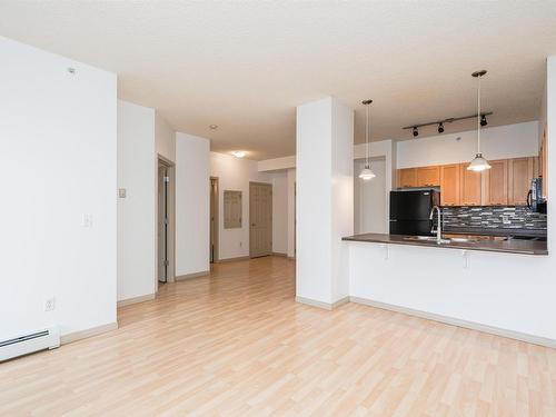 2-106 4245 139 Avenue, Edmonton, AB - Indoor Photo Showing Kitchen