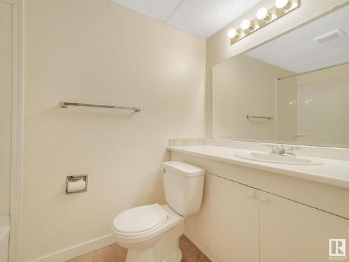 11307 10 Avenue, Edmonton, AB - Indoor Photo Showing Bathroom