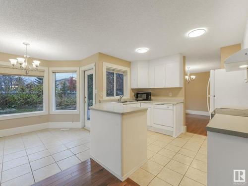 11307 10 Avenue, Edmonton, AB - Indoor Photo Showing Kitchen