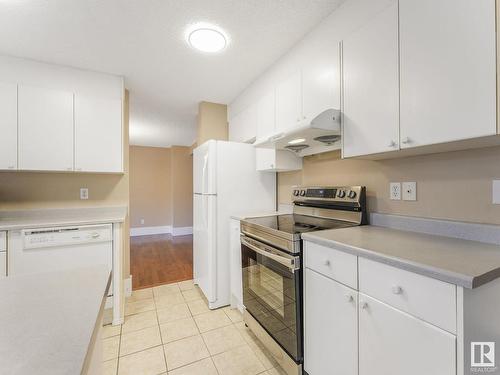 11307 10 Avenue, Edmonton, AB - Indoor Photo Showing Kitchen