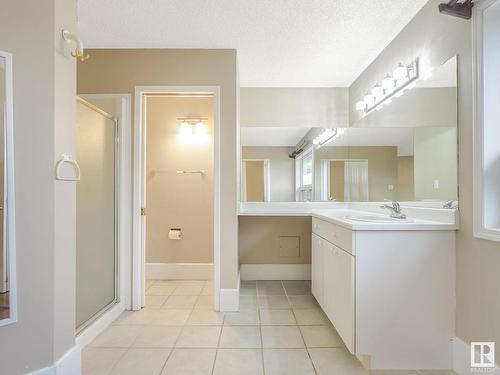 11307 10 Avenue, Edmonton, AB - Indoor Photo Showing Bathroom