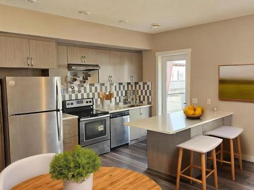 46 446 Allard Boulevard, Edmonton, AB - Indoor Photo Showing Kitchen