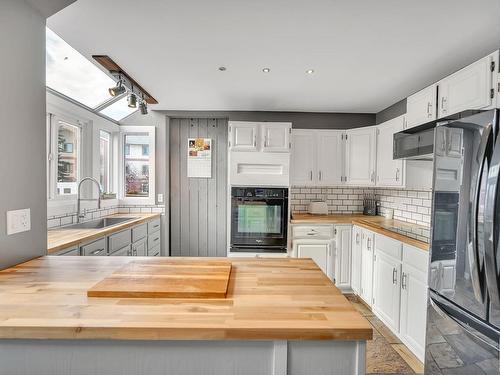 11127 157A Avenue, Edmonton, AB - Indoor Photo Showing Kitchen With Double Sink