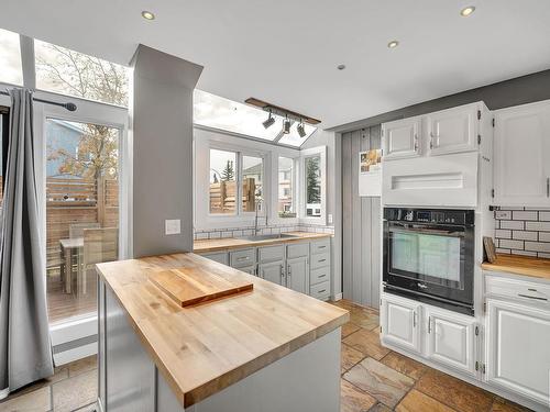 11127 157A Avenue, Edmonton, AB - Indoor Photo Showing Kitchen