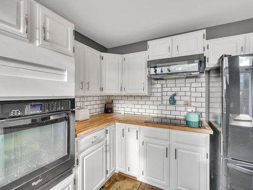 11127 157A Avenue, Edmonton, AB - Indoor Photo Showing Kitchen