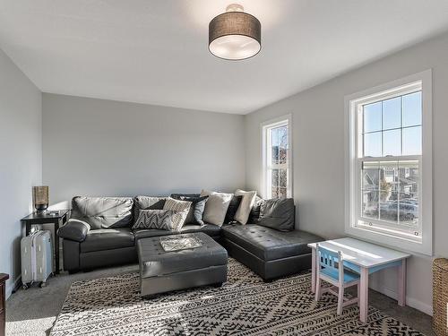 22406 99A Avenue, Edmonton, AB - Indoor Photo Showing Living Room