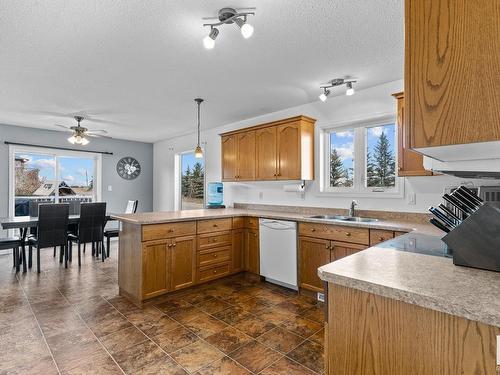 2 Beaverhill View Cr, Tofield, AB 