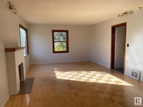 5314 45 Avenue, Wetaskiwin, AB - Indoor Photo Showing Other Room With Fireplace