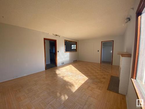 5314 45 Avenue, Wetaskiwin, AB - Indoor Photo Showing Other Room