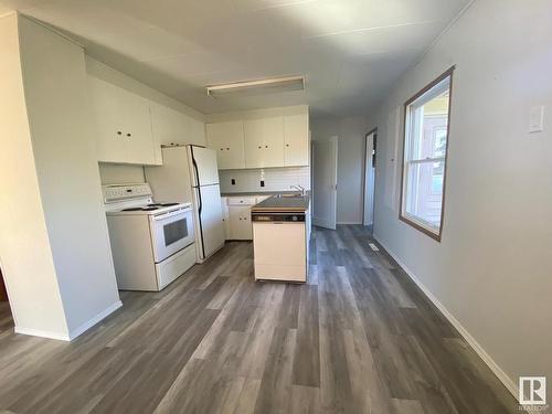 5314 45 Avenue, Wetaskiwin, AB - Indoor Photo Showing Kitchen