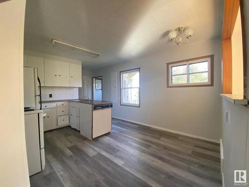 5314 45 Avenue, Wetaskiwin, AB - Indoor Photo Showing Kitchen