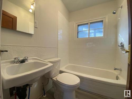 5314 45 Avenue, Wetaskiwin, AB - Indoor Photo Showing Bathroom