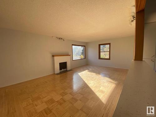 5314 45 Avenue, Wetaskiwin, AB - Indoor With Fireplace