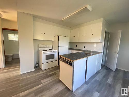 5314 45 Avenue, Wetaskiwin, AB - Indoor Photo Showing Kitchen