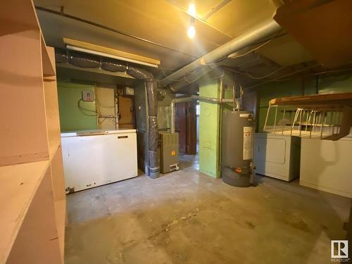 5314 45 Avenue, Wetaskiwin, AB - Indoor Photo Showing Laundry Room