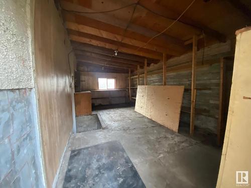 5314 45 Avenue, Wetaskiwin, AB - Indoor Photo Showing Garage