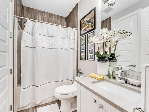 4 Lakeshore Cove, Beaumont, AB - Indoor Photo Showing Bathroom