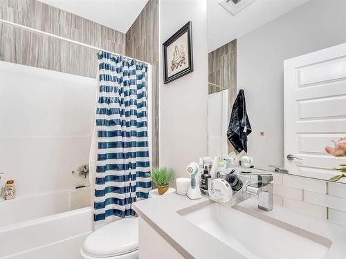 4 Lakeshore Cove, Beaumont, AB - Indoor Photo Showing Bathroom