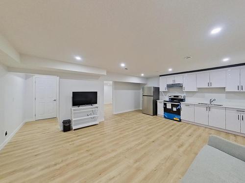 19616 26 Avenue, Edmonton, AB - Indoor Photo Showing Kitchen