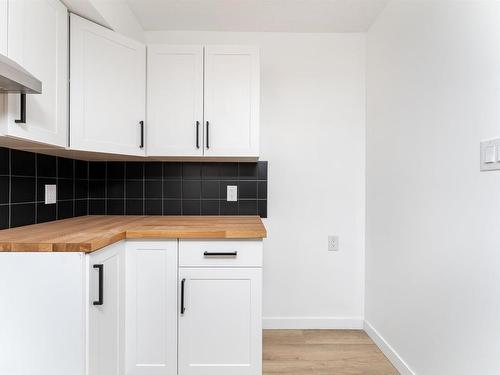 13126 / 13128 65 Street, Edmonton, AB - Indoor Photo Showing Kitchen