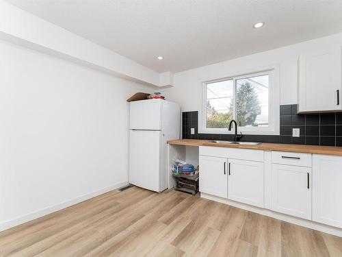 13126 / 13128 65 Street, Edmonton, AB - Indoor Photo Showing Kitchen