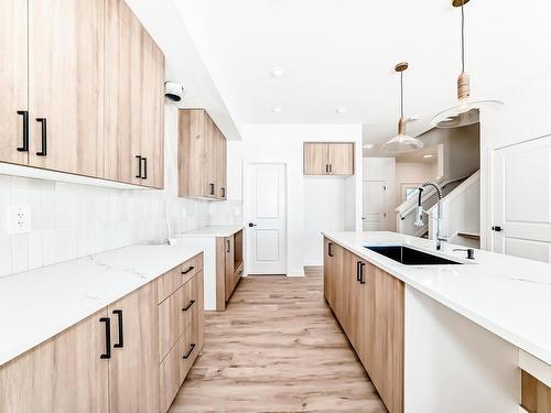 16723 34 Avenue, Edmonton, AB - Indoor Photo Showing Kitchen With Upgraded Kitchen