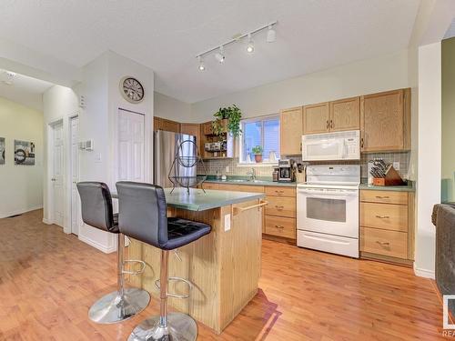 9011 166 Avenue, Edmonton, AB - Indoor Photo Showing Kitchen