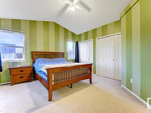 9011 166 Avenue, Edmonton, AB - Indoor Photo Showing Bedroom