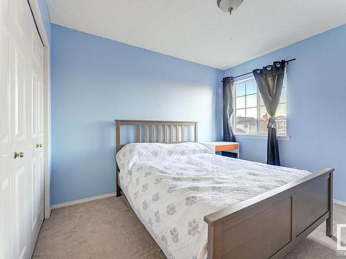 9011 166 Avenue, Edmonton, AB - Indoor Photo Showing Bedroom