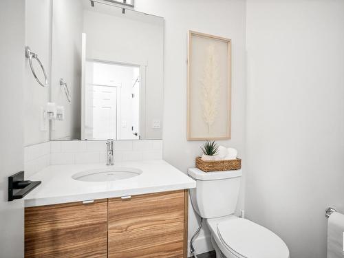 16715 34 Avenue, Edmonton, AB - Indoor Photo Showing Bathroom