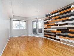 #314 10503 98 AV NW  Edmonton, AB T5K 0B2