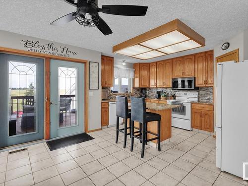 4536 57 Avenue, Lamont, AB - Indoor Photo Showing Kitchen