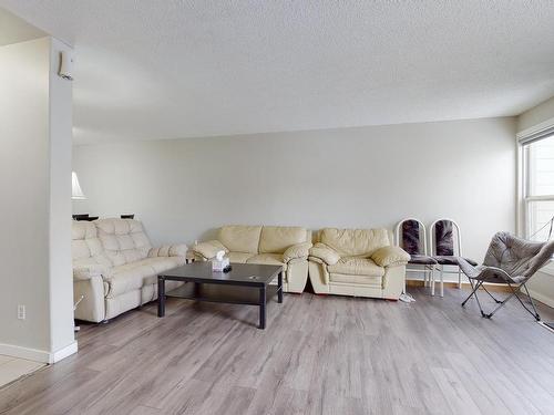 1134 Knottwood E, Edmonton, AB - Indoor Photo Showing Living Room