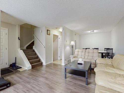 1134 Knottwood E, Edmonton, AB - Indoor Photo Showing Living Room