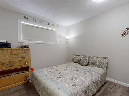 1134 Knottwood E, Edmonton, AB - Indoor Photo Showing Bedroom