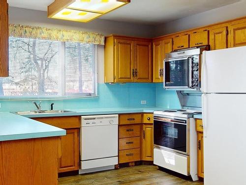 115 Spatinow Drive, Wetaskiwin, AB - Indoor Photo Showing Kitchen