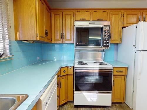 115 Spatinow Drive, Wetaskiwin, AB - Indoor Photo Showing Kitchen