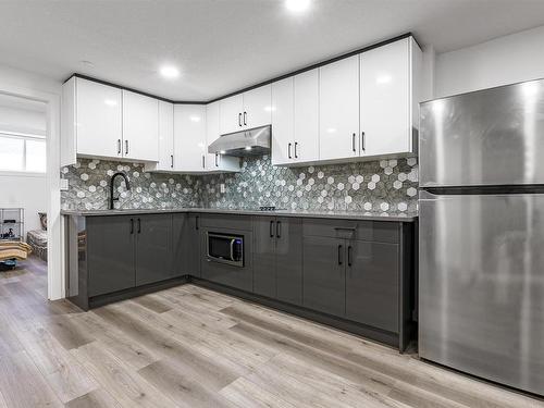 1632 14 Avenue, Edmonton, AB - Indoor Photo Showing Kitchen With Upgraded Kitchen