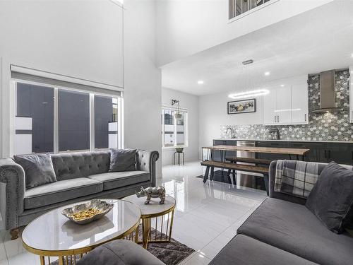 1632 14 Avenue, Edmonton, AB - Indoor Photo Showing Living Room