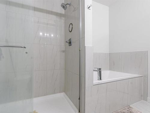 1632 14 Avenue, Edmonton, AB - Indoor Photo Showing Bathroom