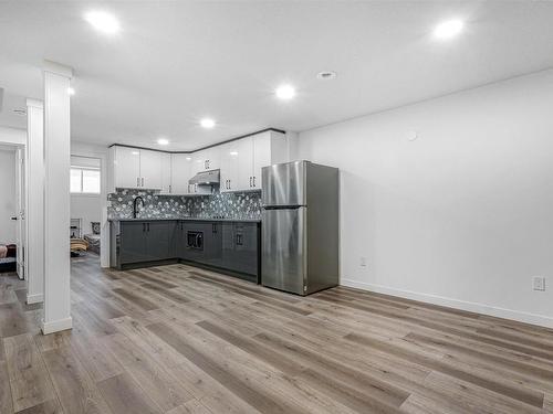 1632 14 Avenue, Edmonton, AB - Indoor Photo Showing Kitchen