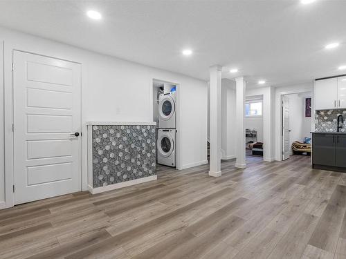 1632 14 Avenue, Edmonton, AB - Indoor Photo Showing Laundry Room