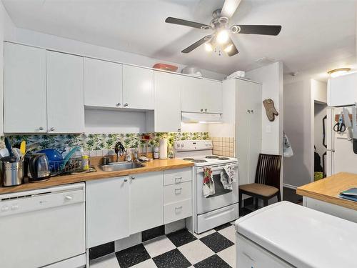 3 10207 115 Street, Edmonton, AB - Indoor Photo Showing Kitchen