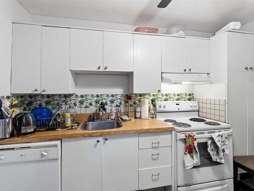 3 10207 115 Street, Edmonton, AB - Indoor Photo Showing Kitchen