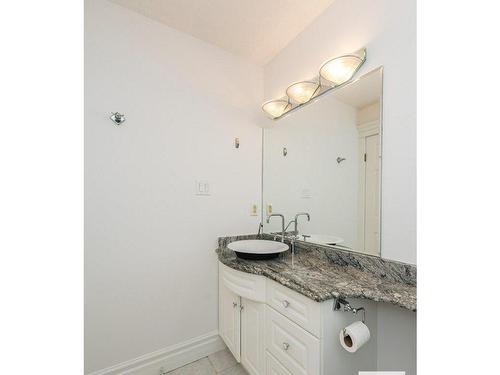 220 Grandisle Point, Edmonton, AB - Indoor Photo Showing Bathroom