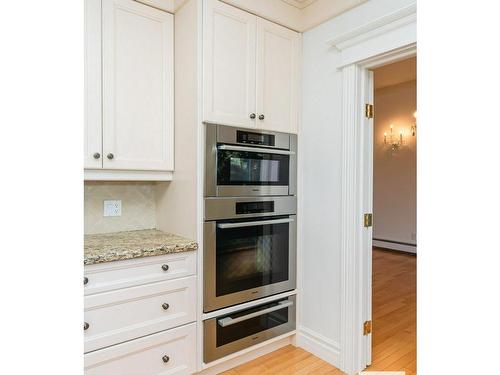 220 Grandisle Point, Edmonton, AB - Indoor Photo Showing Kitchen